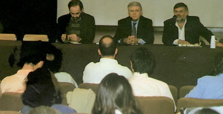 L'Aquila 1994. "Tecniche dell'inchiesta e del reportage" - Seminario di Francesco Lazzaretti in collaborazione con il giornalista Pierluigi Frassineti. Partecipano tra gli altri: Sergio Zavoli, Gianni Minà e Ugo Gregoretti. Nella foto (da sinistra) Pierluigi Frassineti, Sergio Zavoli e Francesco Lazzaretti.