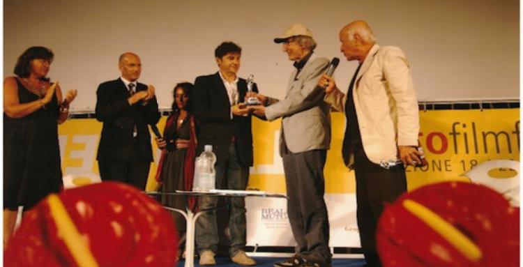 Vasto 2010, Vasto Film Festival.  Carlo Lizzani premia Gabriele Lucci per il trentennale lavoro svolto a favore del Cinema